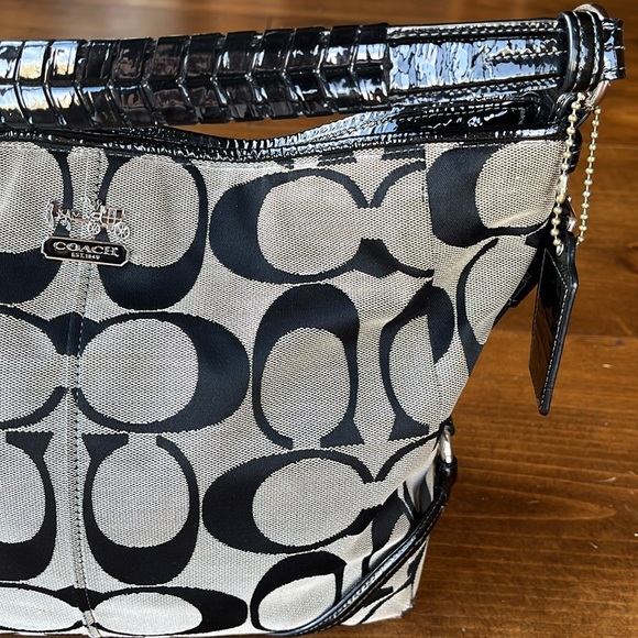 Coach Chelsea 18903 Shoulder Bag - Picture 3 of 16